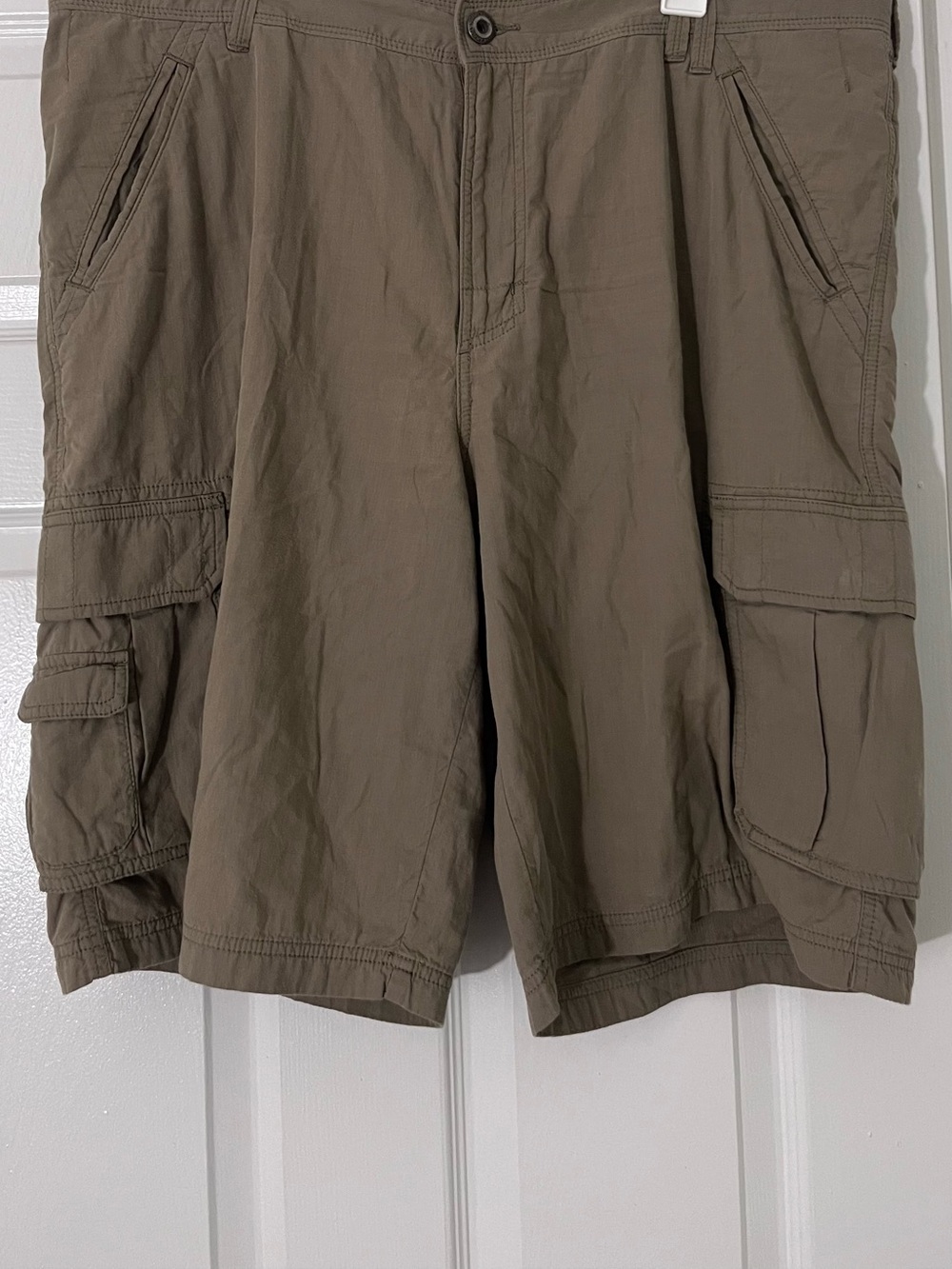 Tommy Bahama Men’s Size 40 Olive Cargo Shorts Cotton